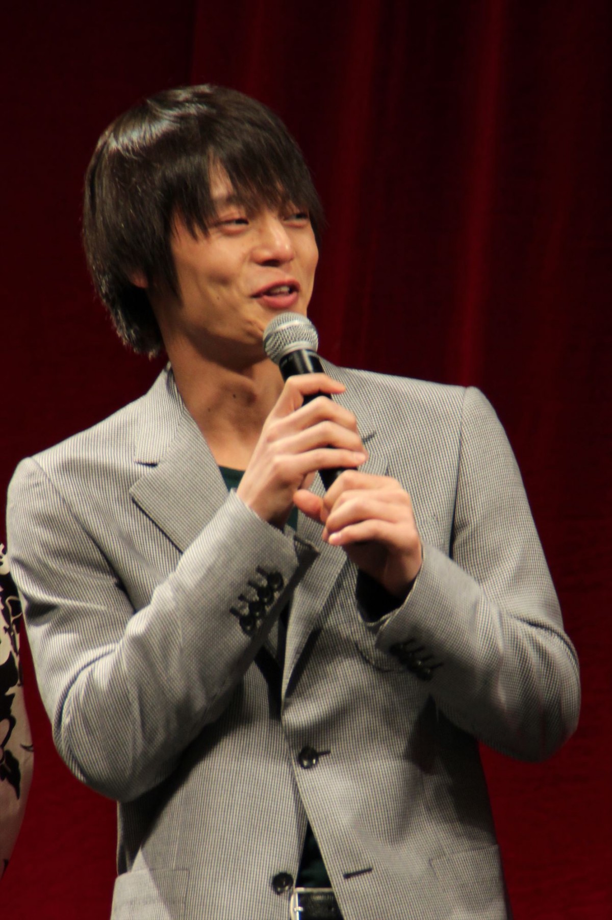 松坂桃李「前貼りは手強いヤツ」ユースケに毛を剃られ“ゲスなチャラ男”役に苦労