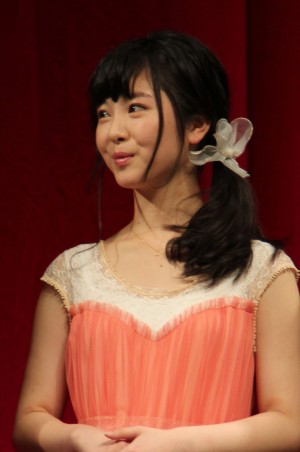 『エイプリルフールズ』完成披露試写会に登壇した浜辺美波