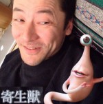 浅野忠信、『寄生獣』ミギーならぬ“ヒダリー”と2ショット披露