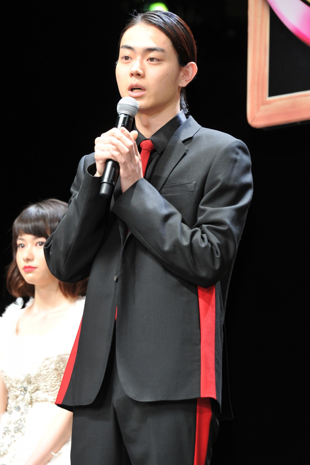 山田涼介、知英のセクシーさにたじたじ「目のやり…やり場に困りました」
