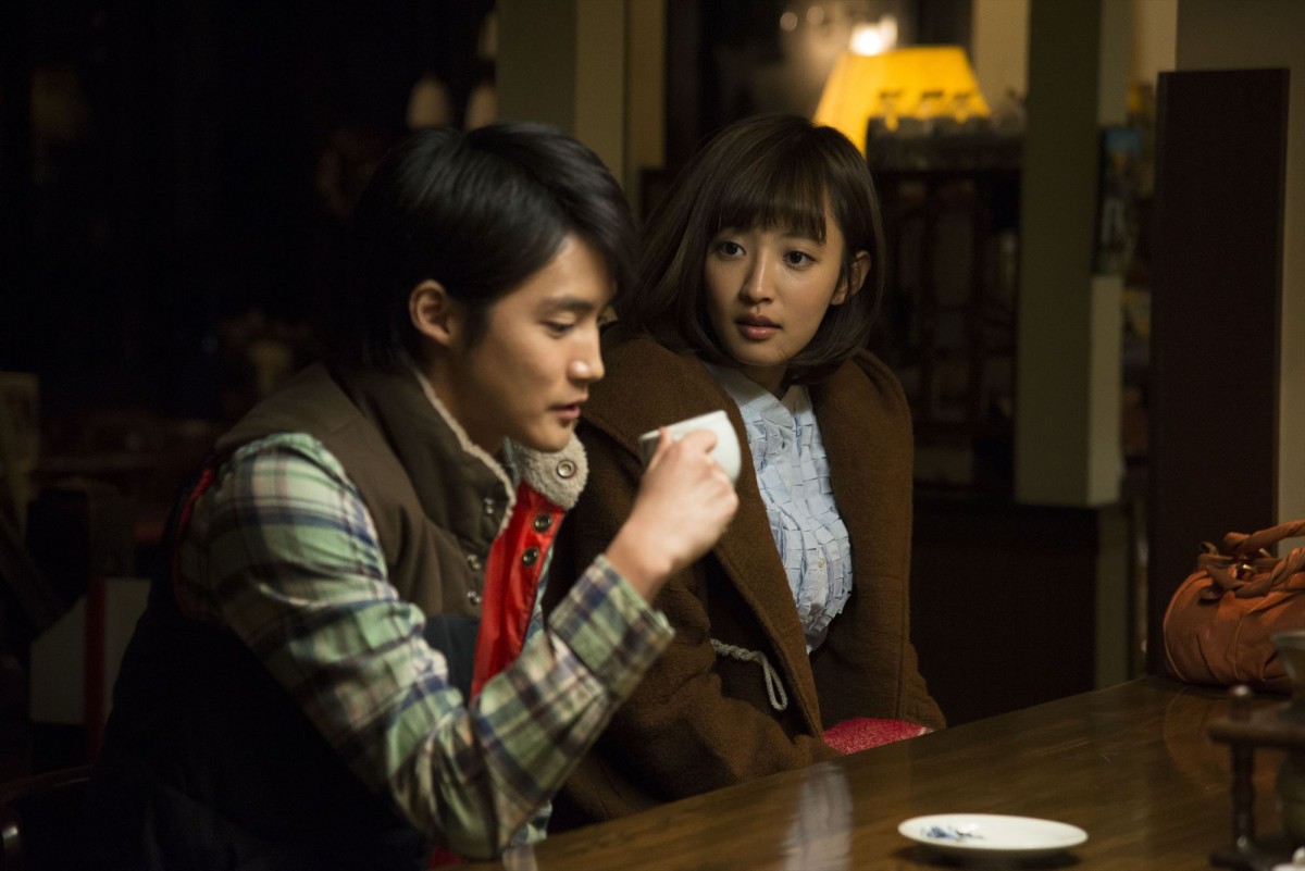白石隼也、仮面ライダーから美容師に　最新作『鏡の中の笑顔たち』場面写真が解禁