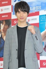 福士蒼汰、右手負傷も「人と会うとエネルギーをもらえるので」ファンとの握手を心待ちに