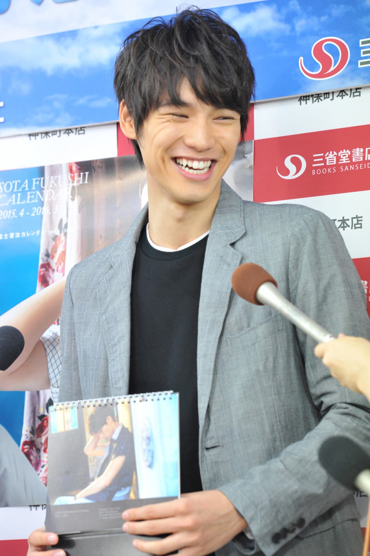 福士蒼汰、右手負傷の理由を明かす「シャドーボクシングをしていたら…」