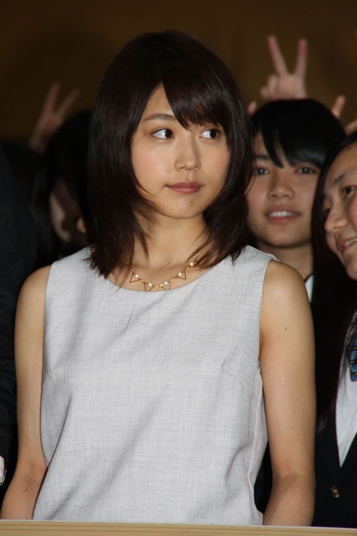 福士蒼汰＆有村架純、女子高登場！　福士からの“バックハグ”に黄色い悲鳴