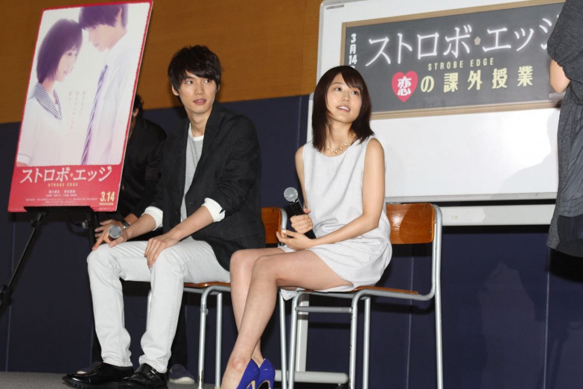 福士蒼汰＆有村架純、女子高登場！　福士からの“バックハグ”に黄色い悲鳴
