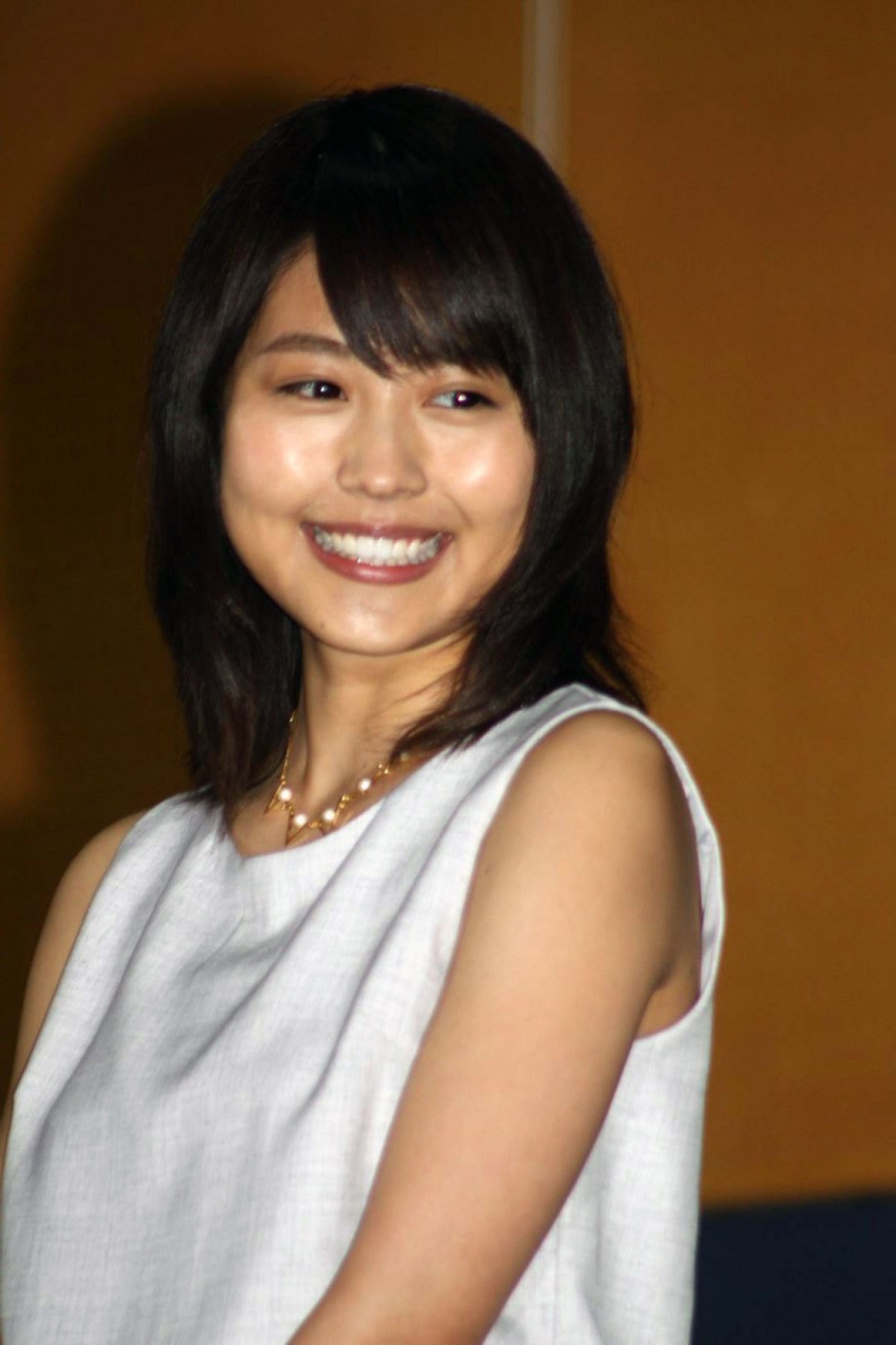 福士蒼汰＆有村架純、女子高登場！　福士からの“バックハグ”に黄色い悲鳴
