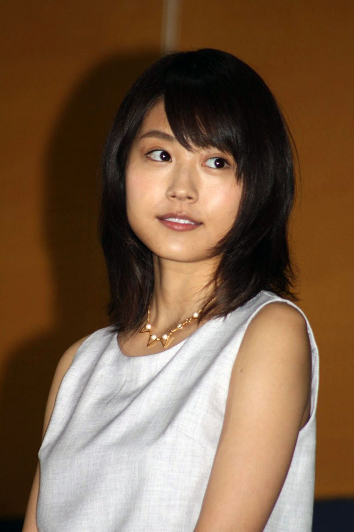 福士蒼汰＆有村架純、女子高登場！　福士からの“バックハグ”に黄色い悲鳴