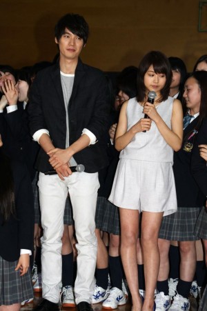 『ストロボ・エッジ』イベントで女子高に登場した福士蒼汰、有村架純