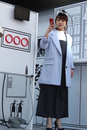 『auからの挑戦状「コール研究所の謎を解明せよ」』イベントに登場した鈴木奈々