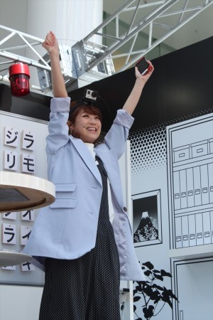 『auからの挑戦状「コール研究所の謎を解明せよ」』イベントに登場した鈴木奈々