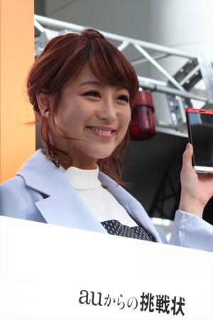 『auからの挑戦状「コール研究所の謎を解明せよ」』イベントに登場した鈴木奈々