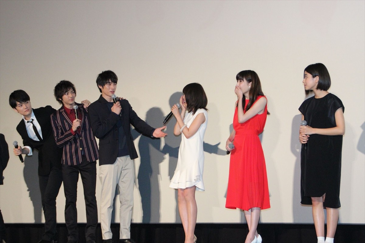 有村架純、感激！ 福士蒼汰ら男性キャストが手作りケーキをプレゼント