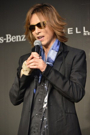 “「Mercedes‐Benz Fashion Week TOKYO」2015‐16　秋冬”オープニングイベントに登場したYOSHIKI