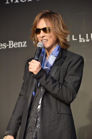 “「Mercedes‐Benz Fashion Week TOKYO」2015‐16　秋冬”オープニングイベントに登場したYOSHIKI