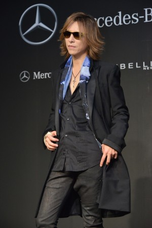 “「Mercedes‐Benz Fashion Week TOKYO」2015‐16　秋冬”オープニングイベントに登場したYOSHIKI