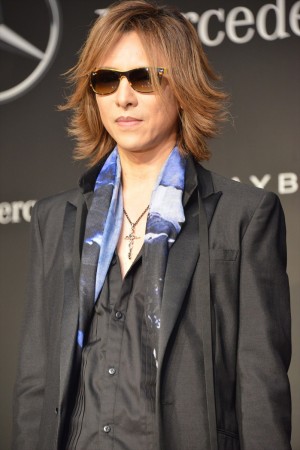 “「Mercedes‐Benz Fashion Week TOKYO」2015‐16　秋冬”オープニングイベントに登場したYOSHIKI