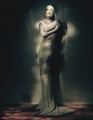 ケイト・モス、「Paited Lady（肖像画の淑女）」をテーマに披露