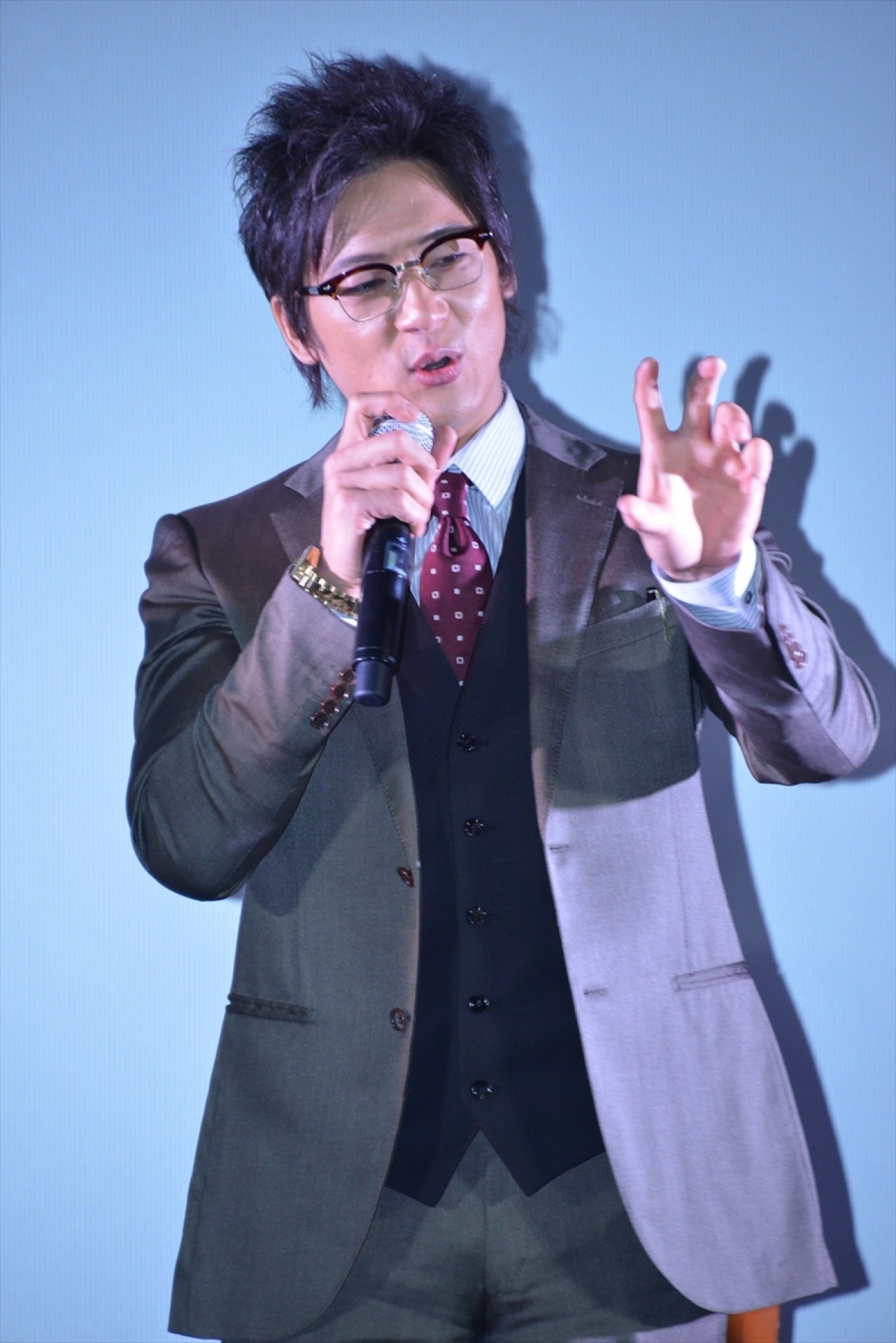 細川茂樹、ペガサス流星拳を披露！『聖闘士星矢』新シリーズのフィギュアCMに出演