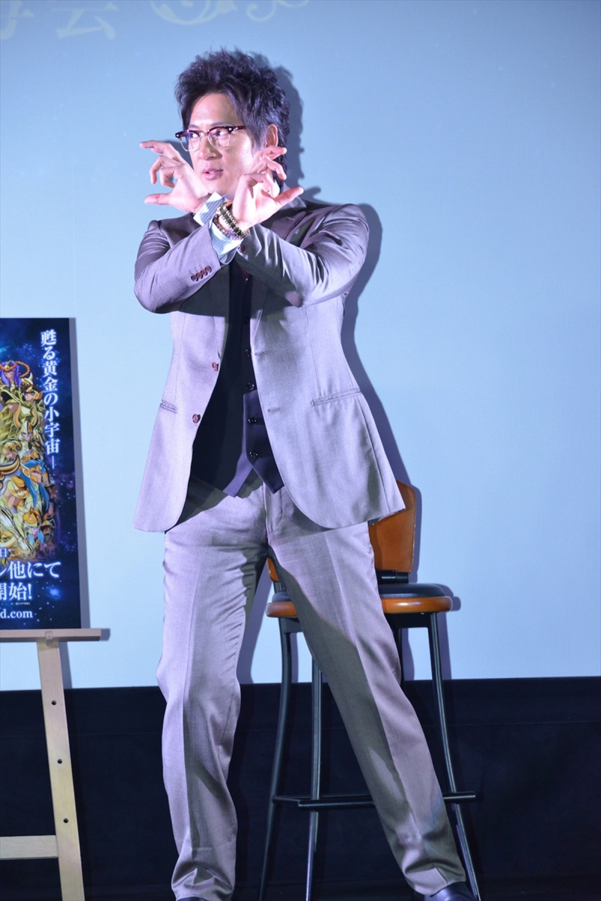 細川茂樹、ペガサス流星拳を披露！『聖闘士星矢』新シリーズのフィギュアCMに出演