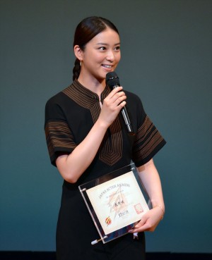 「第3回ジャパンアクションアワード」授賞式に登壇した武井咲