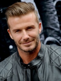 愛妻ヴィクトリアに服を見立ててもらうというデヴィッド・ベッカム