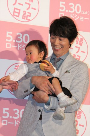 『夫婦フーフー日記』完成披露上映イベントに登壇した佐々木蔵之介