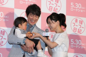 『夫婦フーフー日記』完成披露上映イベントに登壇した佐々木蔵之介、永作博美