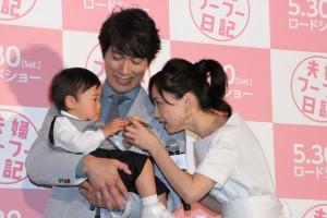 『夫婦フーフー日記』完成披露上映イベントに登壇した佐々木蔵之介、永作博美