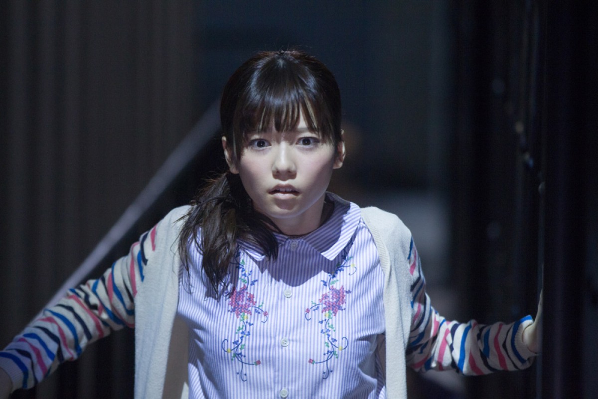 AKB島崎遥香の怯えた表情…何かが映り込んだ戦慄の『劇場霊』特報解禁