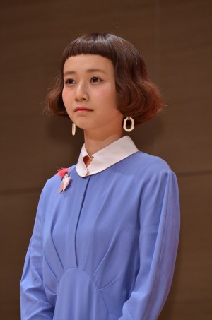 『恋するヴァンパイア』完成披露試写会に出席した三戸なつめ