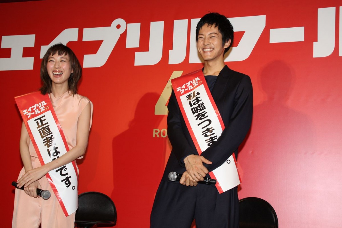 戸田恵梨香、松坂桃李に質問攻め「巨乳と貧乳どっちが好き？」に困惑