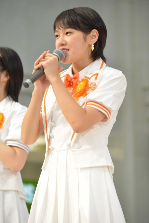 小関舞、カントリー・ガールズ デビューシングル発売記念イベントにて