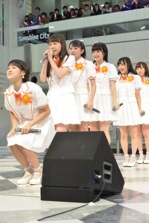 カントリー・ガールズ デビューシングル発売記念イベントの様子