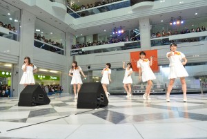 カントリー・ガールズ デビューシングル発売記念イベントの様子