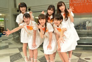 カントリー・ガールズ デビューシングル発売記念イベントの様子