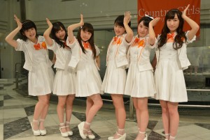 カントリー・ガールズ デビューシングル発売記念イベントの様子