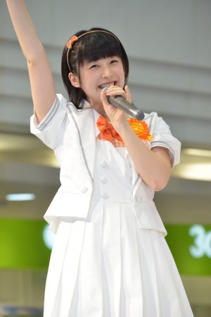 嗣永桃子、カントリー・ガールズ デビューシングル発売記念イベントにて