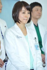 『医師たちの恋愛事情』記者会見に登場した石田ゆり子