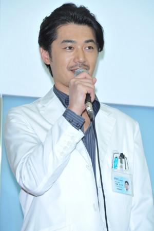 『医師たちの恋愛事情』記者会見に登場した平山浩行
