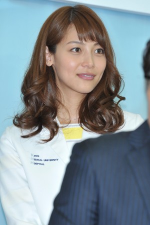 『医師たちの恋愛事情』記者会見に登場した相武紗季