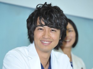 『医師たちの恋愛事情』記者会見に登場した斎藤工