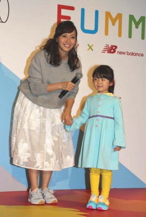 藤本美貴、「au未来研究所」コンセプトモデル「FUMM」記者発表会にて