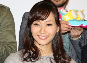 藤本美貴、「au未来研究所」コンセプトモデル「FUMM」記者発表会にて