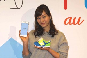 藤本美貴、「au未来研究所」コンセプトモデル「FUMM」記者発表会にて