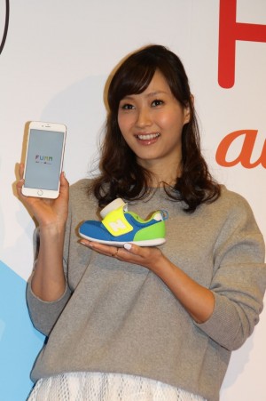 藤本美貴、「au未来研究所」コンセプトモデル「FUMM」記者発表会にて