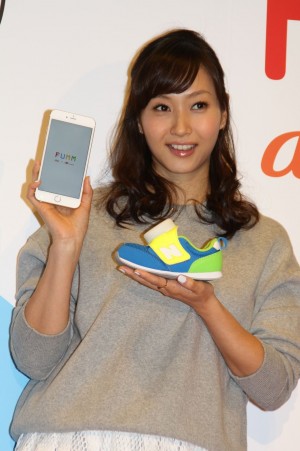 藤本美貴、「au未来研究所」コンセプトモデル「FUMM」記者発表会にて