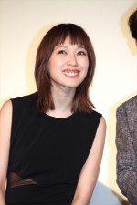 『エイプリルフールズ』公開初日舞台挨拶に登場した戸田恵梨香