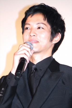 『エイプリルフールズ』公開初日舞台挨拶に登場した松坂桃李