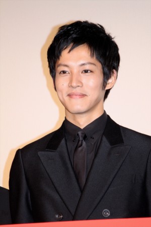 『エイプリルフールズ』公開初日舞台挨拶に登場した松坂桃李