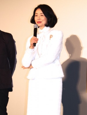 『エイプリルフールズ』公開初日舞台挨拶に登場した富司純子